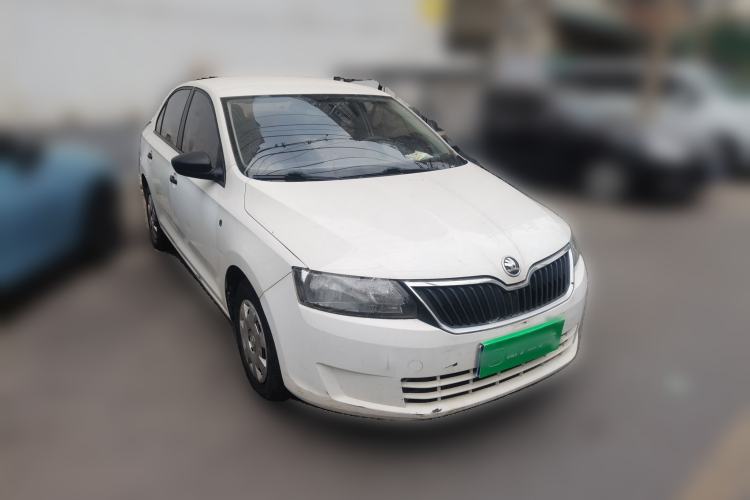 Used Skoda Rapid 2016 1.6L Manual Front-Wheel-Drive Version Front Right 45 Deg