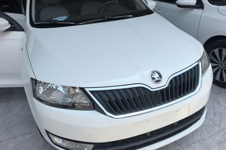 Used Skoda Rapid 2016 1.6L Automatic Chuanxing Edition Front Right 45 Deg