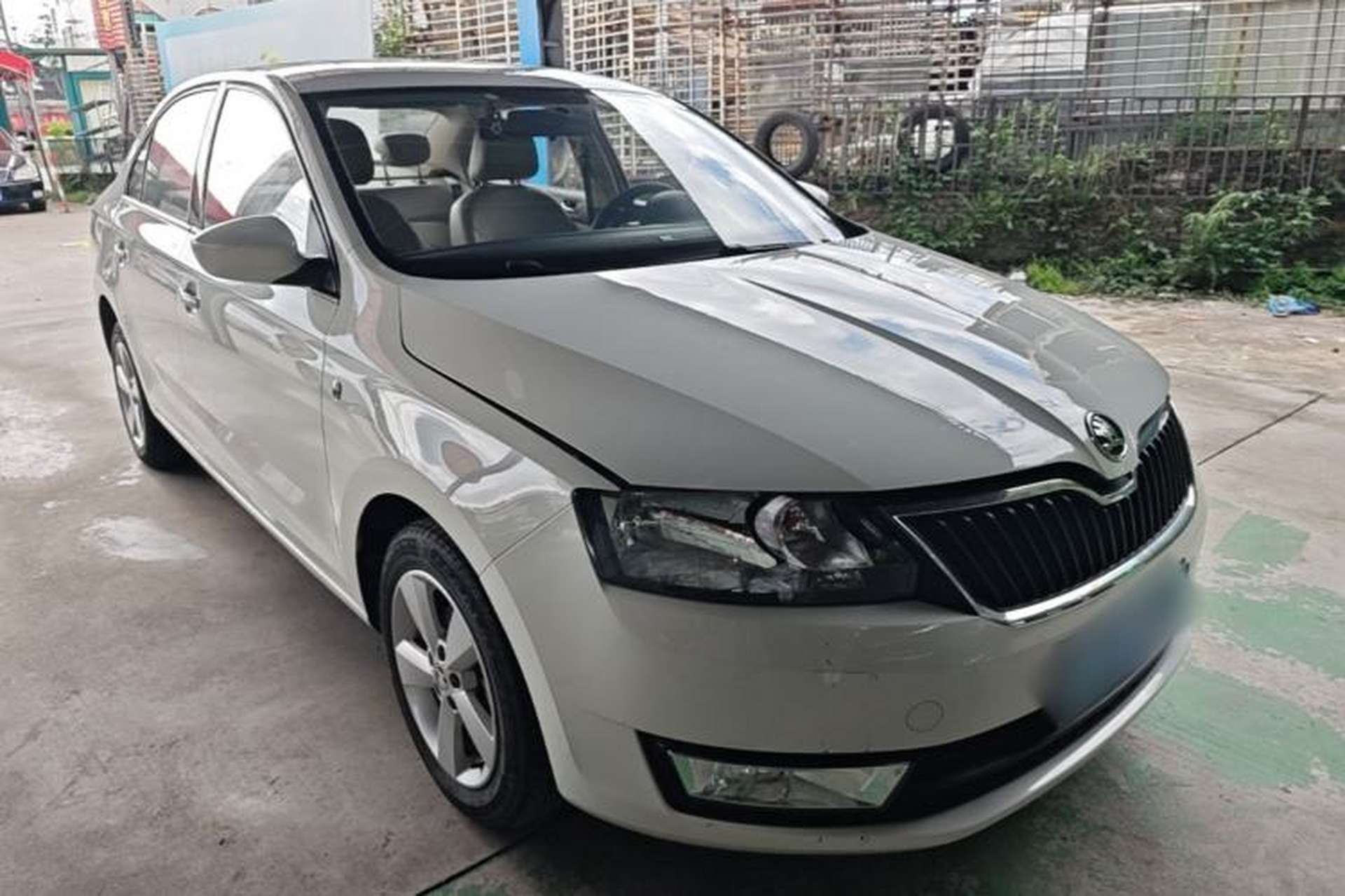 Used Skoda Rapid 2016 1.6L Automatic Chuanxing Edition Front Right 45 Deg
