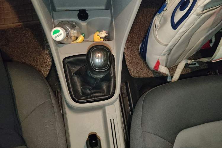 Used Skoda Rapid 2016 1.6L Manual Front-Wheel-Drive Version Gear Lever