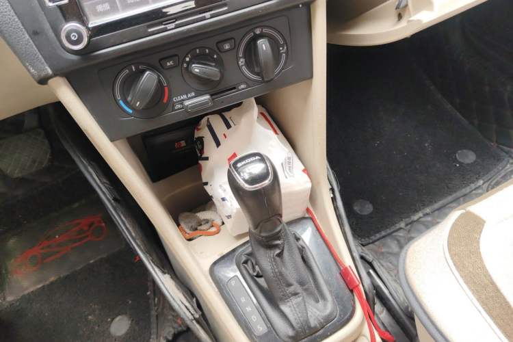 Used Skoda Rapid 2016 1.6L Automatic Chuanxing Edition Gear Lever