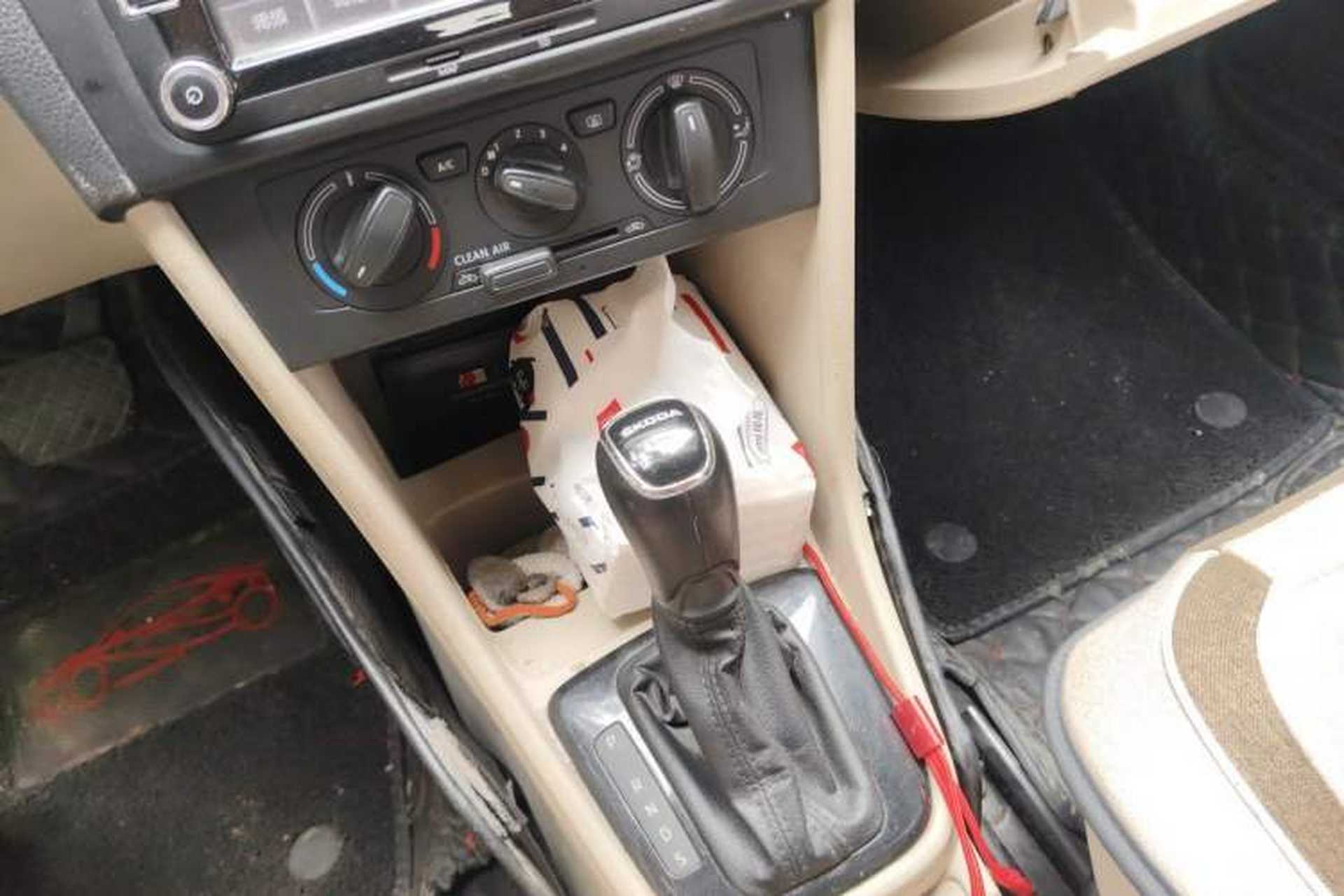 Used Skoda Rapid 2016 1.6L Automatic Chuanxing Edition Gear Lever