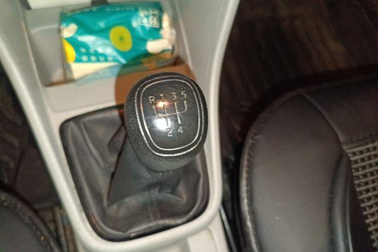Used Skoda Rapid 2016 1.6L Manual Front-Wheel-Drive Version Gear Lever