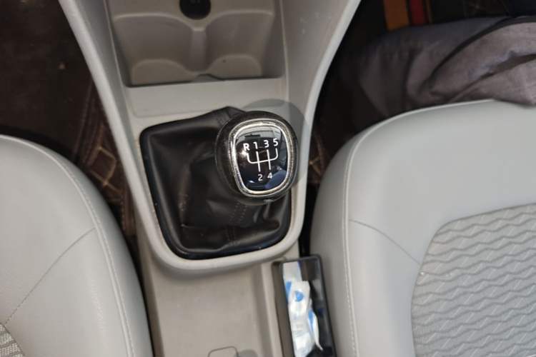 Used Skoda Rapid 2016 1.4L Manual Trend Edition Gear Lever