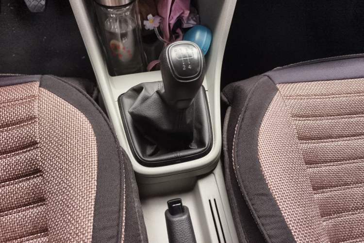 Used Skoda Rapid 2016 1.6L Manual Front-Wheel-Drive Version Gear Lever