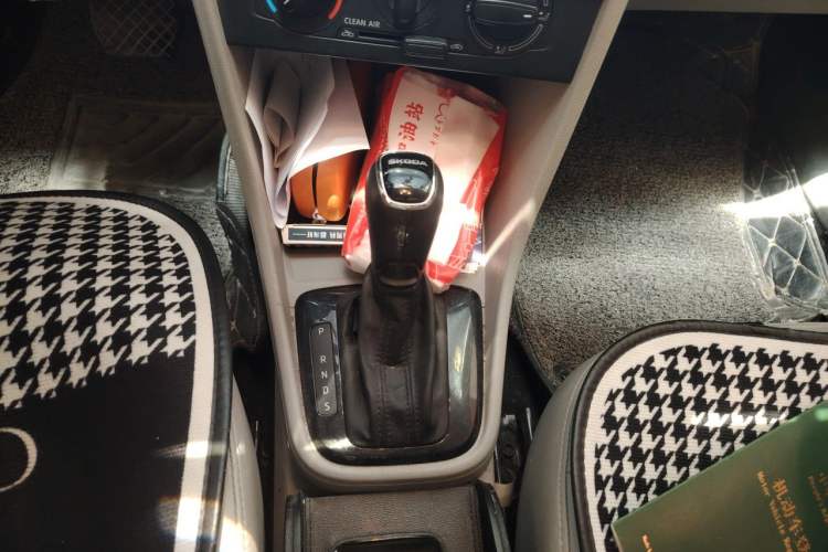 Used Skoda Rapid 2016 1.6L Automatic Chuanxing Edition Gear Lever