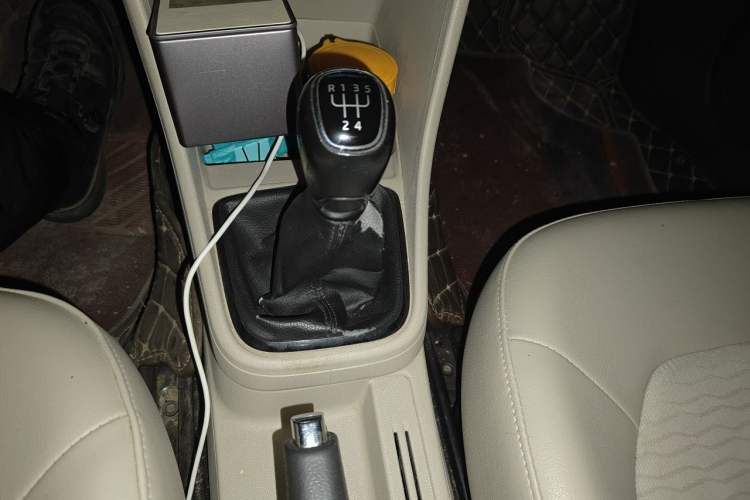 Used Skoda Rapid 2016 1.6L Manual Trend Edition Gear Lever
