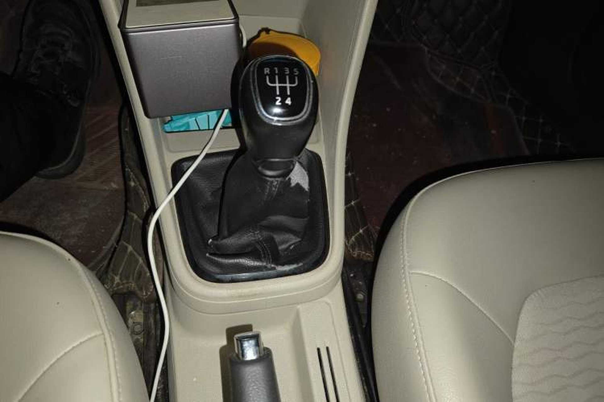 Used Skoda Rapid 2016 1.6L Manual Trend Edition Gear Lever