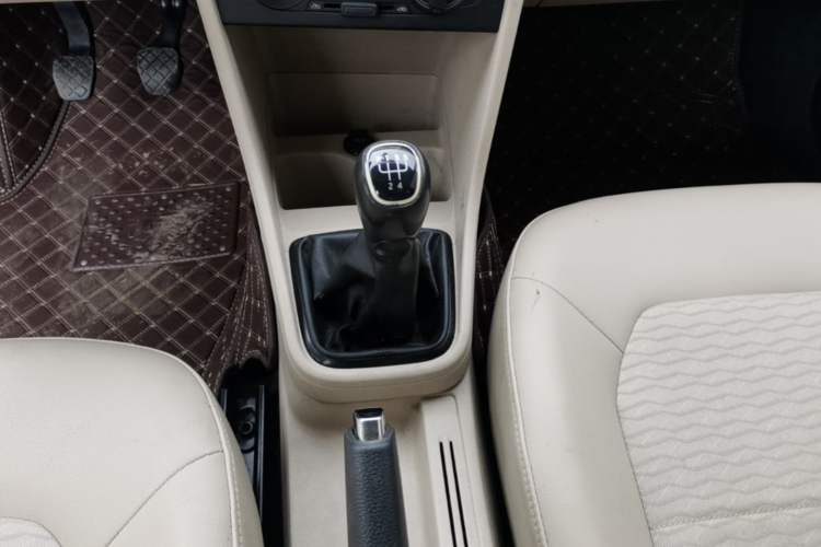 Used Skoda Rapid 2016 1.4L Manual Trend Edition Gear Lever