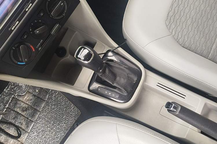 Used Skoda Rapid 2016 1.6L Automatic Chuanxing Edition Gear Lever
