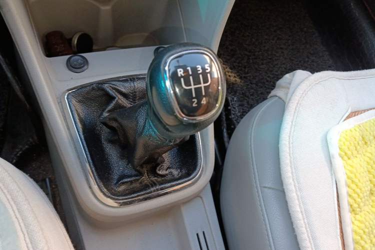 Used Skoda Rapid 2016 1.6L Manual Trend Edition Gear Lever
