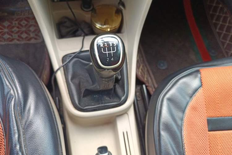 Used Skoda Rapid 2016 1.6L Manual Trend Edition Gear Lever