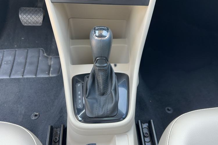 Used Skoda Rapid 2016 1.6L Automatic Chuanxing Edition Gear Lever