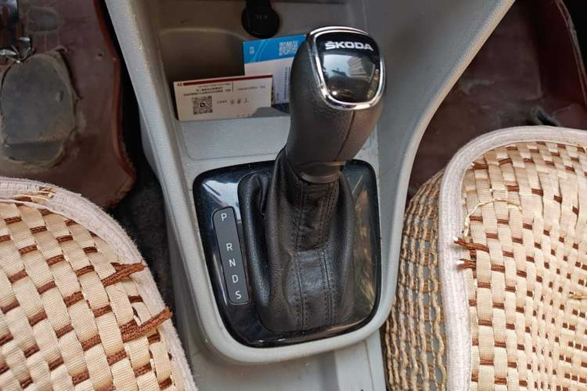 Used Skoda Rapid 2016 1.6L Automatic Chuanxing Edition Gear Lever