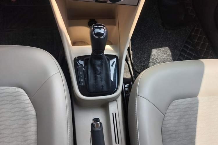 Used Skoda Rapid 2016 1.6L Automatic Chuanxing Edition Gear Lever