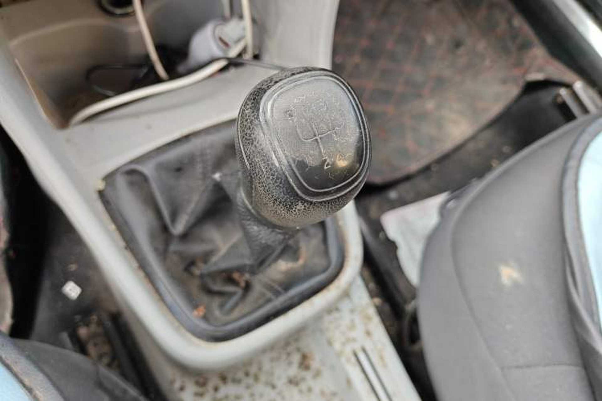 Used Skoda Rapid 2016 1.6L Manual Front-Wheel-Drive Version Gear Lever