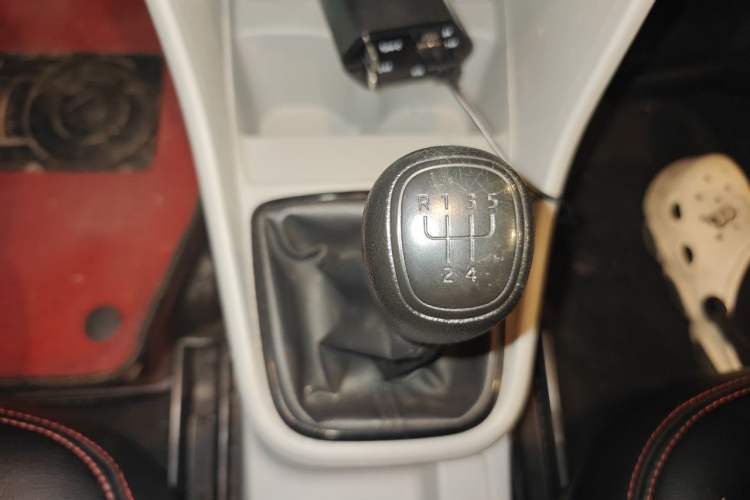 Used Skoda Rapid 2016 1.6L Manual Front-Wheel-Drive Version Gear Lever