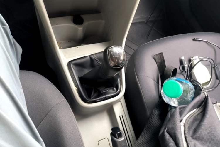 Used Skoda Rapid 2016 1.6L Manual Front-Wheel-Drive Version Gear Lever