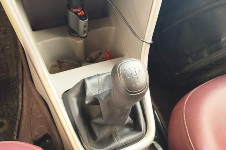Used Skoda Rapid 2016 1.6L Manual Front-Wheel-Drive Version Gear Lever