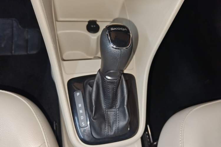 Used Skoda Rapid 2016 1.6L Automatic Chuanxing Edition Gear Lever