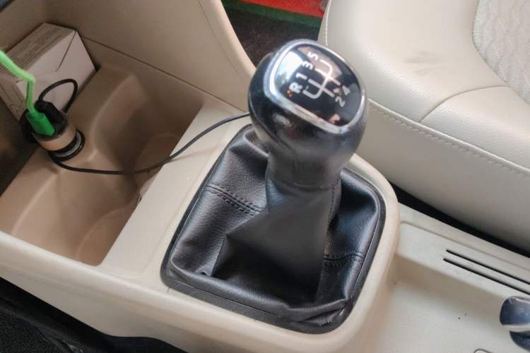 Used Skoda Rapid 2016 1.6L Manual Trend Edition Gear Lever