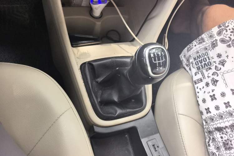 Used Skoda Rapid 2016 1.6L Manual Trend Edition Gear Lever