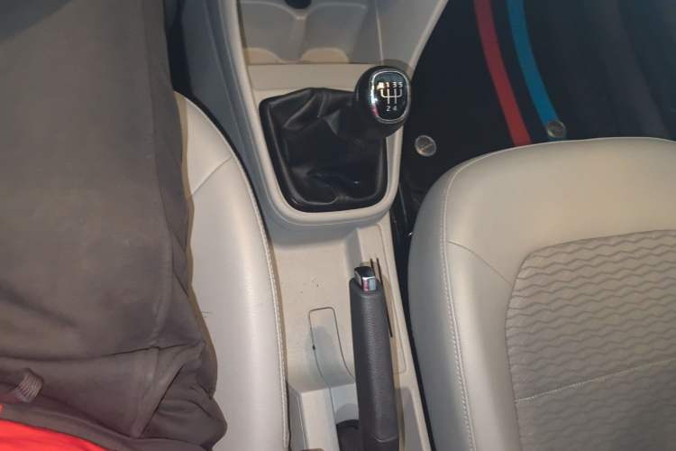 Used Skoda Rapid 2016 1.6L Manual Trend Edition Gear Lever
