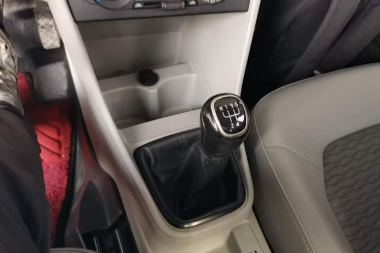Used Skoda Rapid 2016 1.6L Manual Trend Edition Gear Lever
