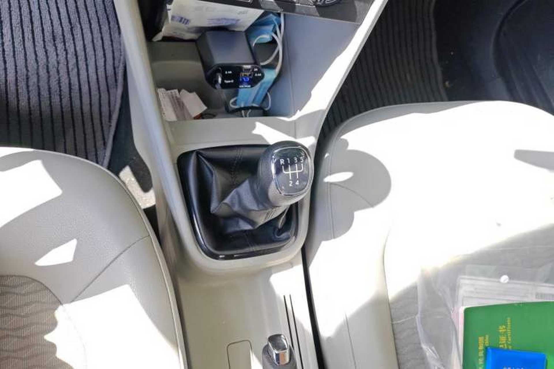 Used Skoda Rapid 2016 1.6L Manual Trend Edition Gear Lever