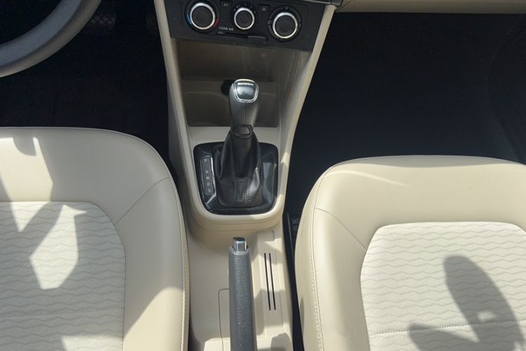 Used Skoda Rapid 2016 1.6L Automatic Chuanxing Edition Gear Lever