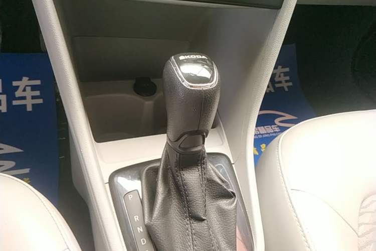 Used Skoda Rapid 2016 1.6L Automatic Chuanxing Edition Gear Lever