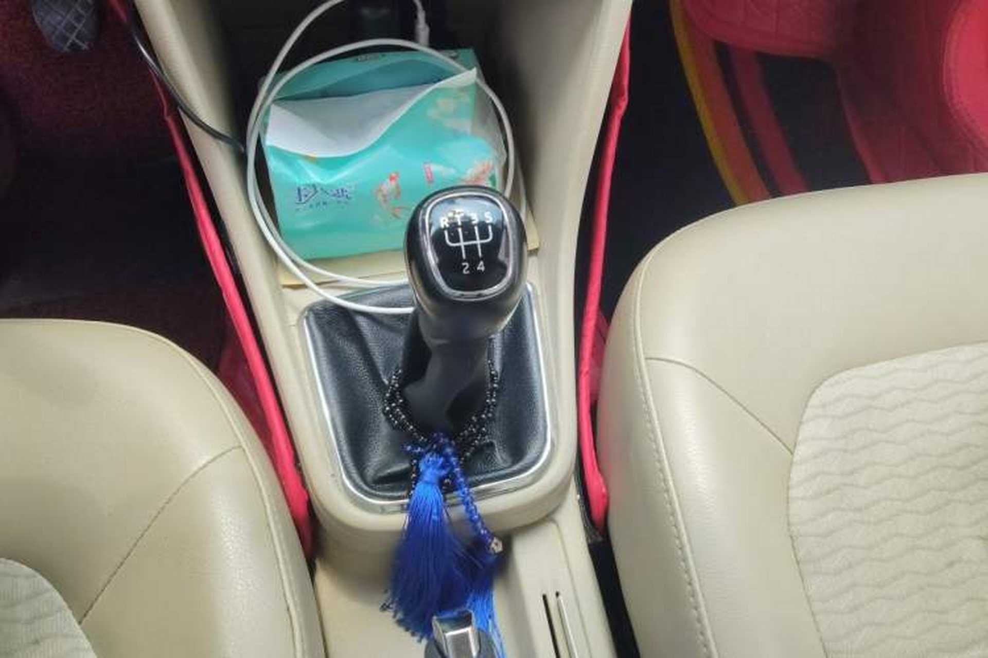 Used Skoda Rapid 2016 1.6L Manual Trend Edition Gear Lever