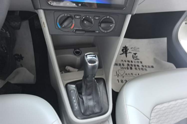 Used Skoda Rapid 2016 1.6L Automatic Chuanxing Edition Gear Lever