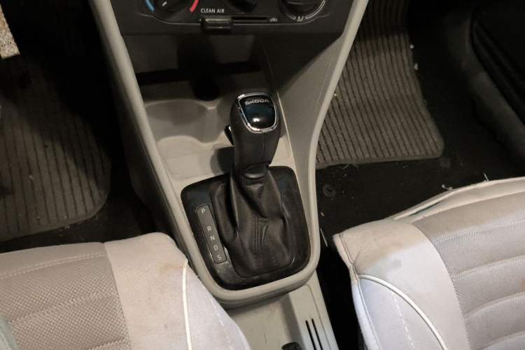 Used Skoda Rapid 2016 1.6L Automatic Chuanxing Edition Gear Lever