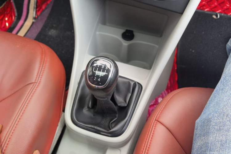 Used Skoda Rapid 2016 1.6L Manual Trend Edition Gear Lever