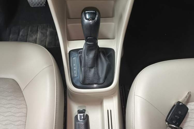 Used Skoda Rapid 2016 1.6L Automatic Chuanxing Edition Gear Lever