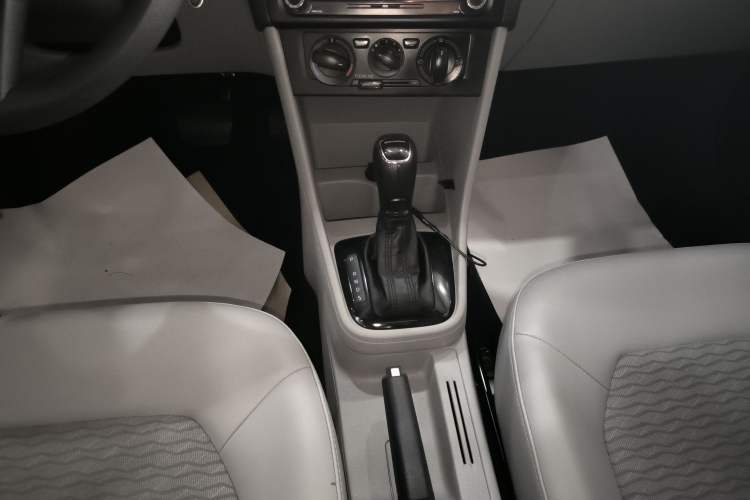 Used Skoda Rapid 2016 1.6L Automatic Chuanxing Edition Gear Lever
