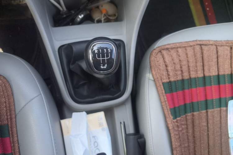 Used Skoda Rapid 2016 1.6L Manual Trend Edition Gear Lever