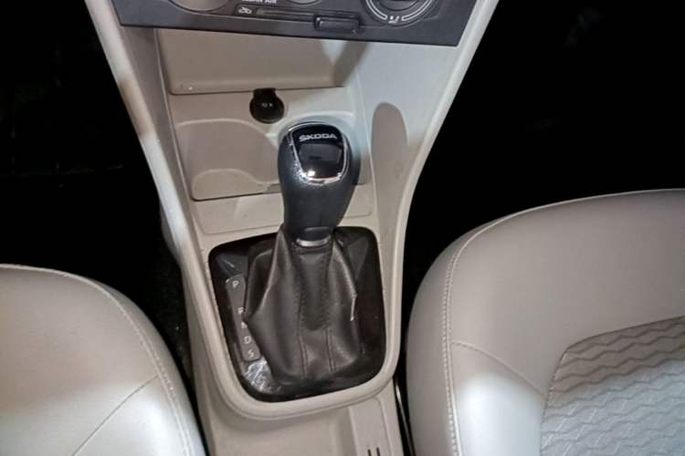 Used Skoda Rapid 2016 1.6L Automatic Chuanxing Edition Gear Lever