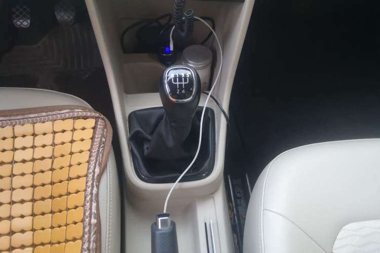 Used Skoda Rapid 2016 1.6L Manual Trend Edition Gear Lever