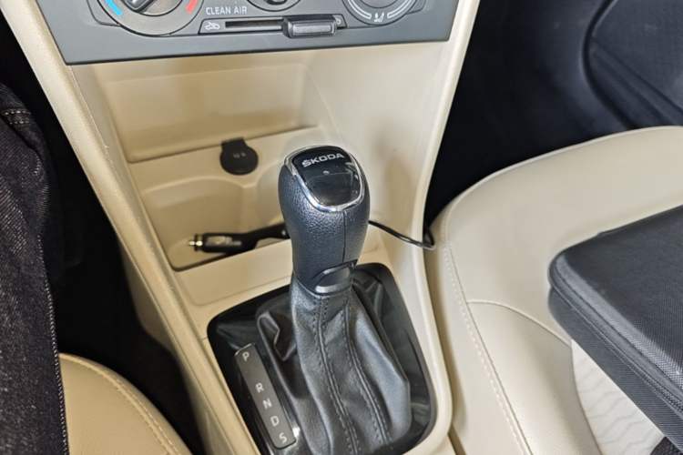 Used Skoda Rapid 2016 1.6L Automatic Chuanxing Edition Gear Lever
