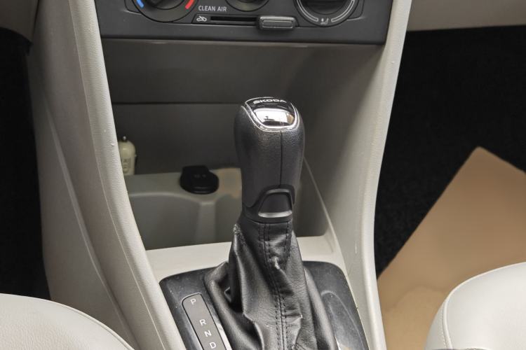 Used Skoda Rapid 2016 1.6L Automatic Chuanxing Edition Gear Lever