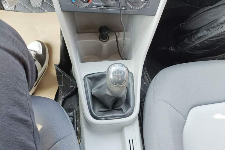 Used Skoda Rapid 2016 1.4L Manual Front-Wheel Drive Model Gear Lever