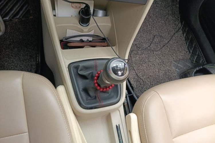 Used Skoda Rapid 2016 1.6L Manual Trend Edition Gear Lever