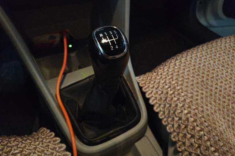 Used Skoda Rapid 2016 1.6L Manual Trend Edition Gear Lever
