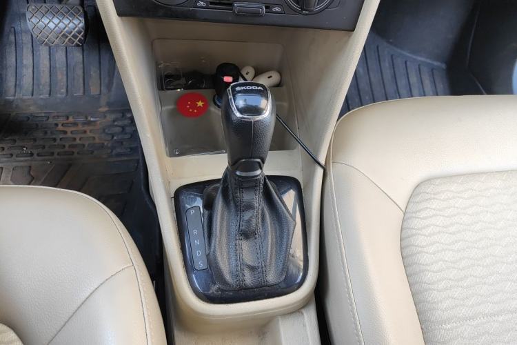 Used Skoda Rapid 2016 1.6L Automatic Chuanxing Edition Gear Lever