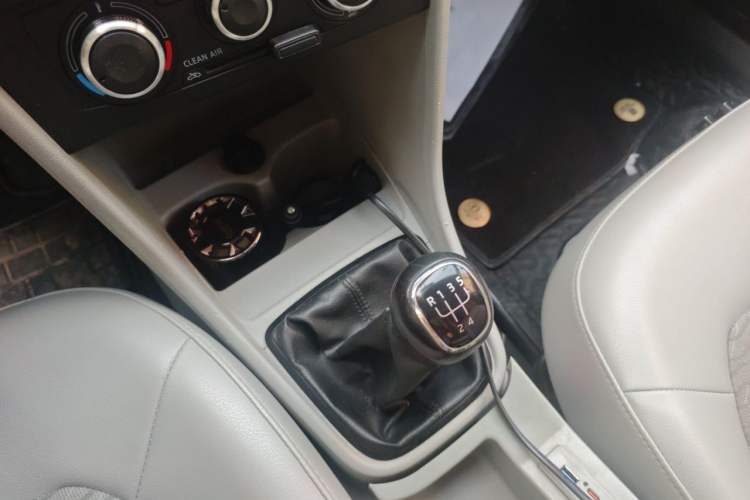 Used Skoda Rapid 2016 1.6L Manual Trend Edition Gear Lever