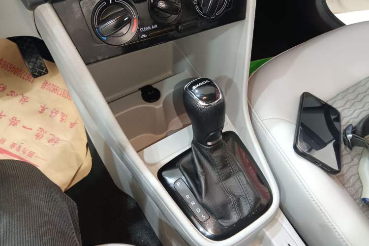 Used Skoda Rapid 2016 1.6L Automatic Chuanxing Edition Gear Lever