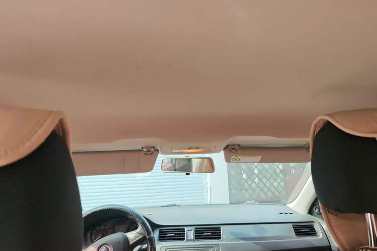 Used Skoda Rapid 2016 1.6L Automatic Front-Wheel Drive Model Headliner
