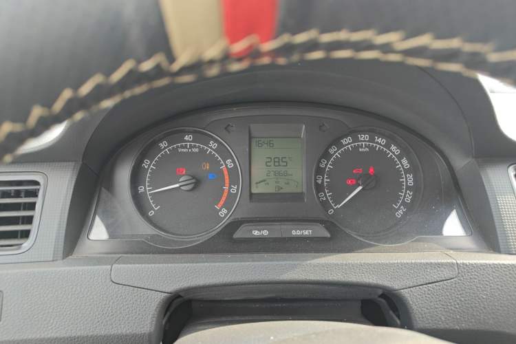 Used Skoda Rapid 2016 1.6L Manual Front-Wheel-Drive Version Instrument Cluster